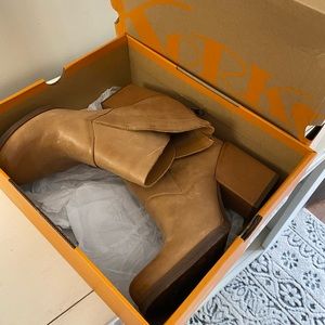 COPY - Kork-Ease Korks Dyoma Leather Boots Booties. Trendy. Never Worn.